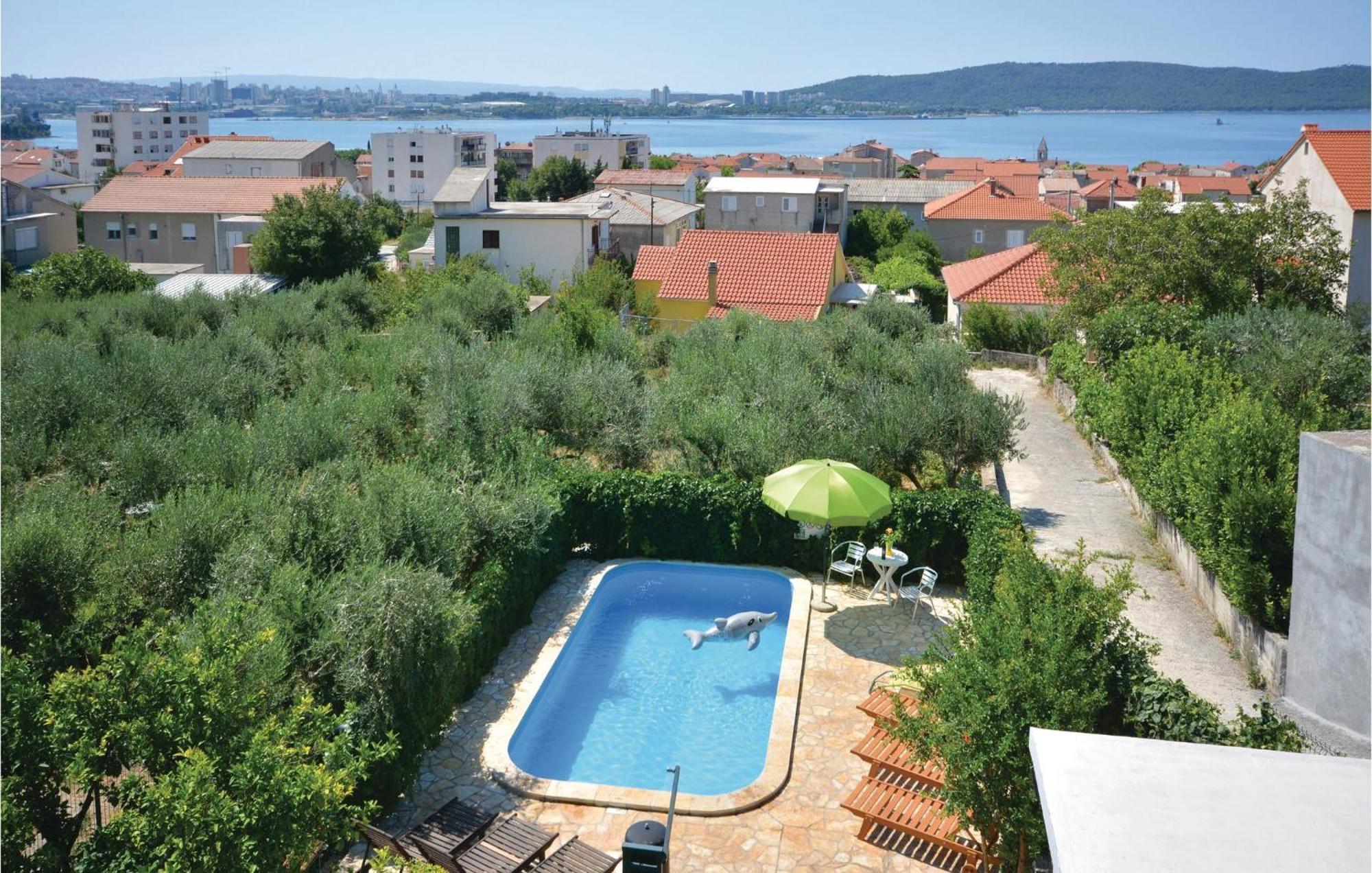 Amazing Apartment In Kastel Sucurac With Kitchen Kaštela エクステリア 写真