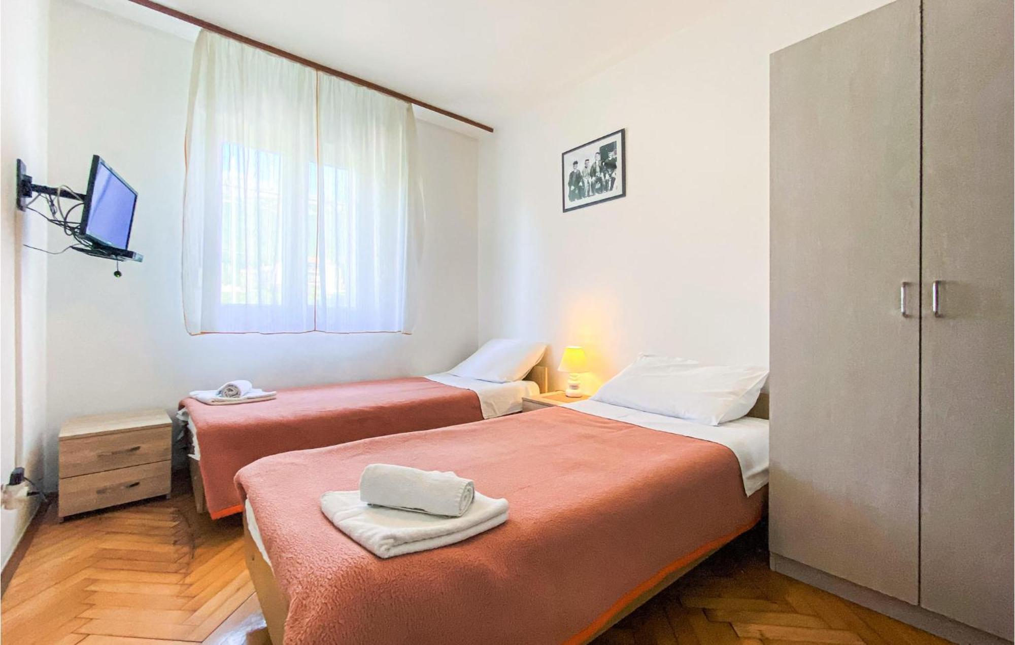 Amazing Apartment In Kastel Sucurac With Kitchen Kaštela エクステリア 写真