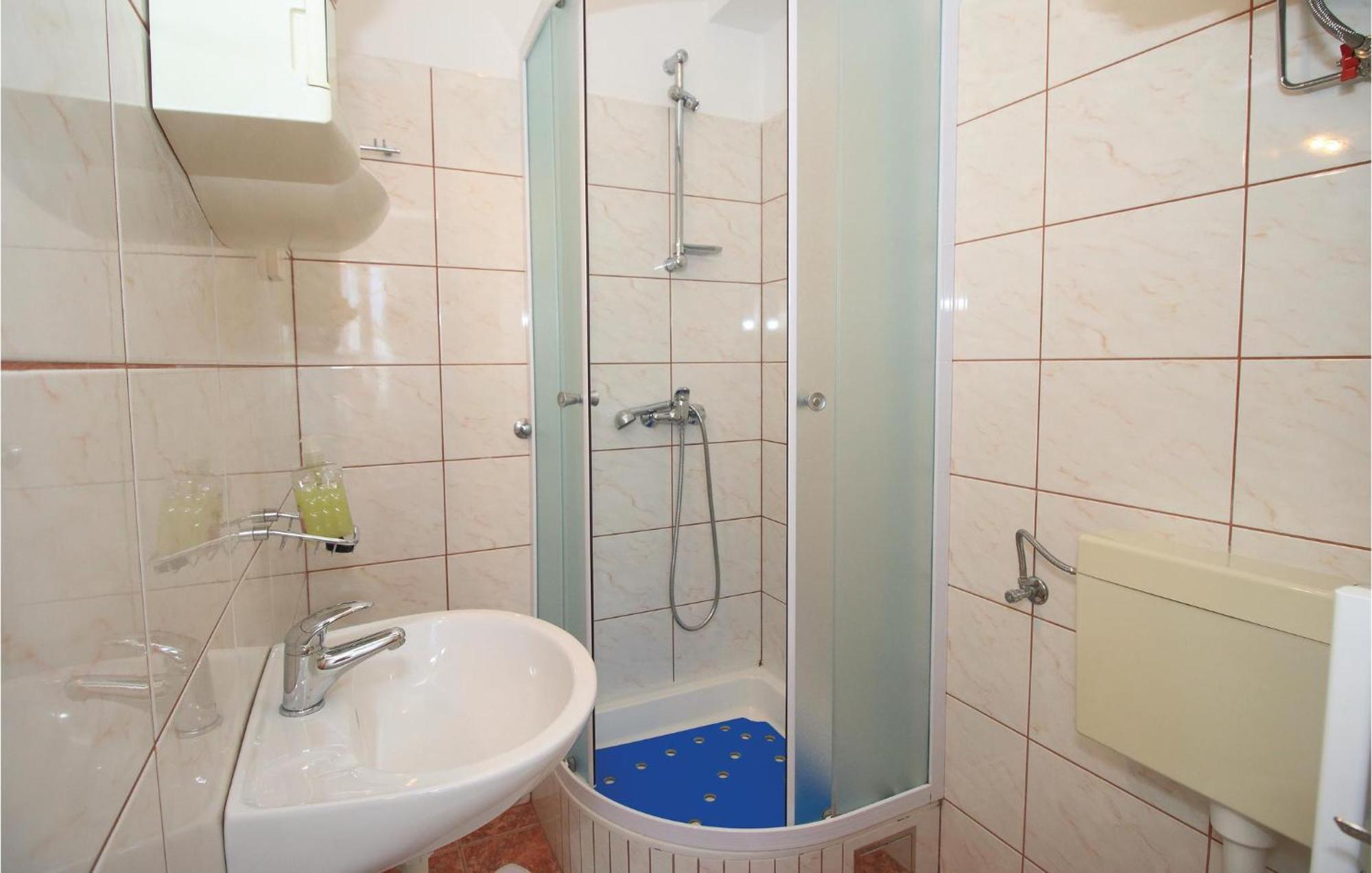 Amazing Apartment In Kastel Sucurac With Kitchen Kaštela エクステリア 写真