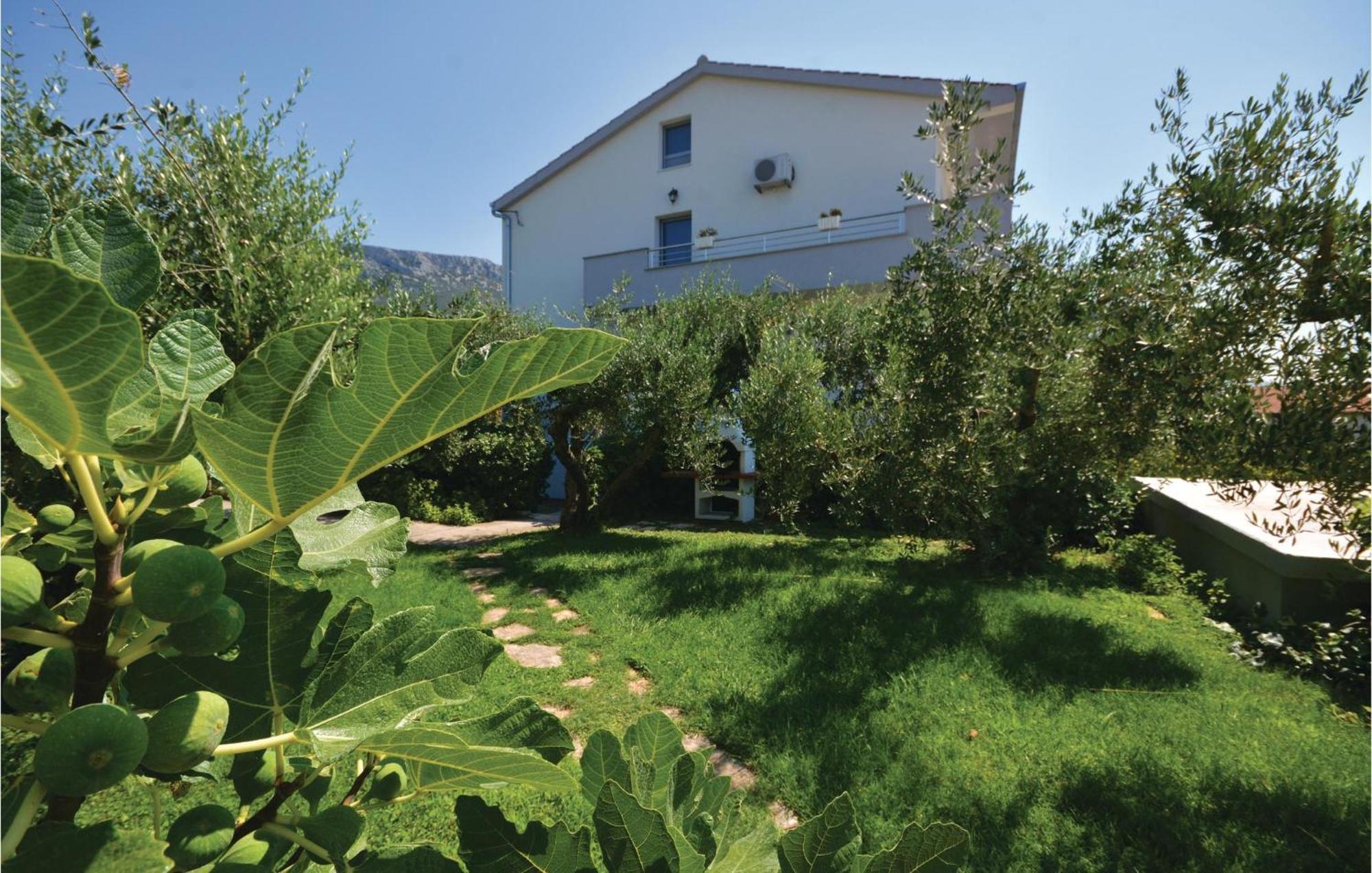 Amazing Apartment In Kastel Sucurac With Kitchen Kaštela エクステリア 写真
