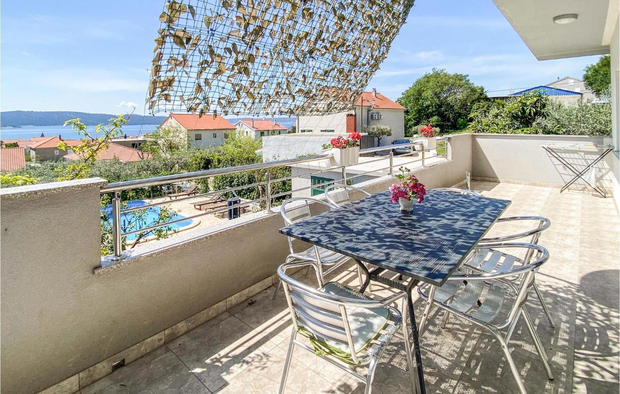 Amazing Apartment In Kastel Sucurac With Kitchen Kaštela エクステリア 写真