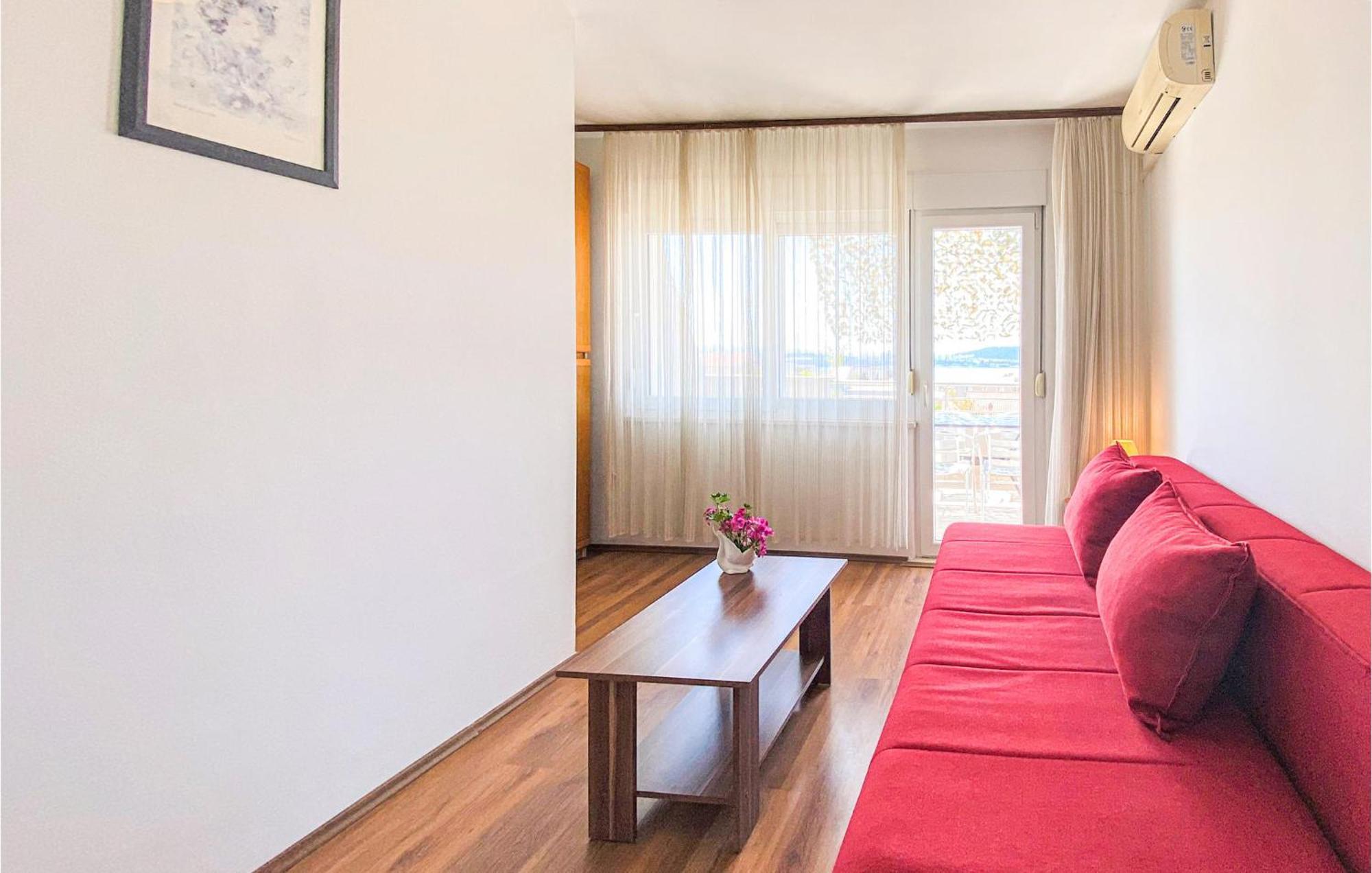 Amazing Apartment In Kastel Sucurac With Kitchen Kaštela エクステリア 写真