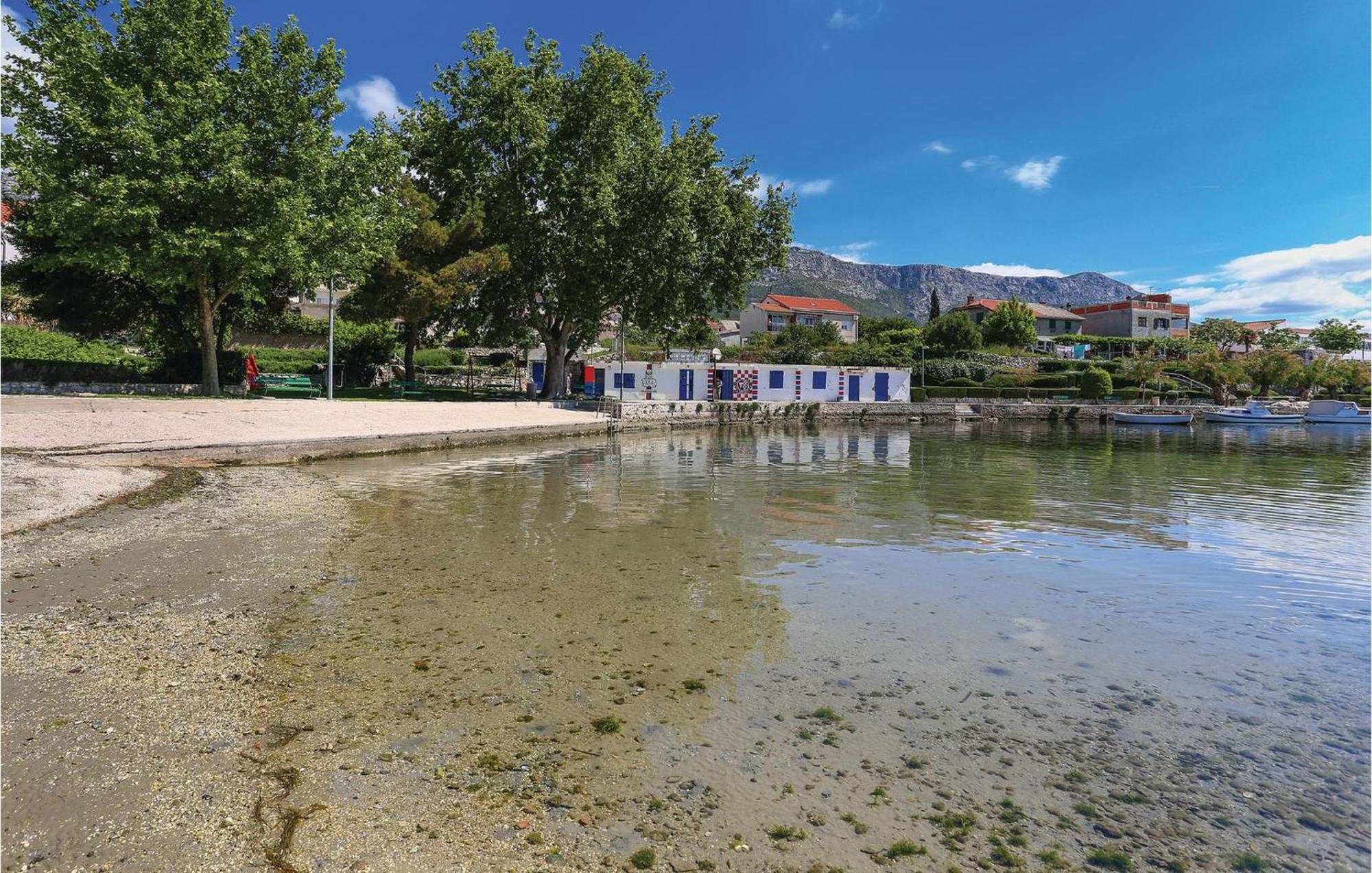 Amazing Apartment In Kastel Sucurac With Kitchen Kaštela エクステリア 写真