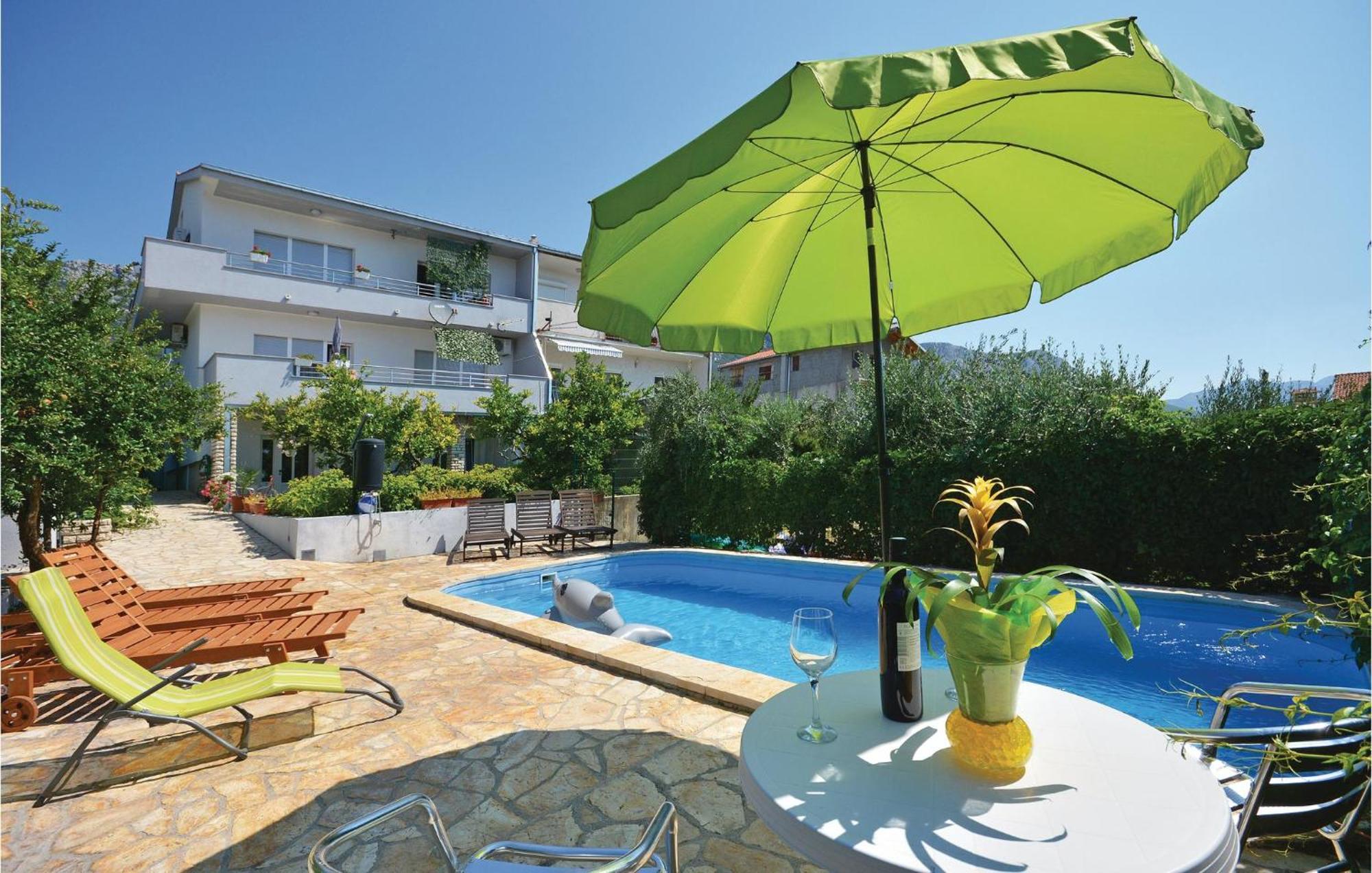 Amazing Apartment In Kastel Sucurac With Kitchen Kaštela エクステリア 写真