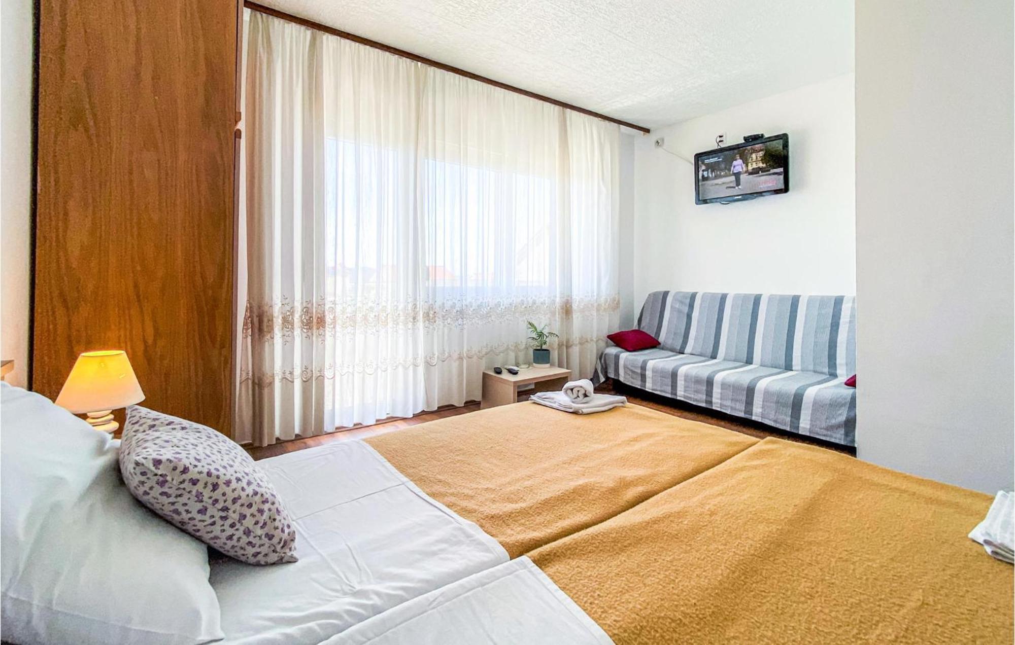 Amazing Apartment In Kastel Sucurac With Kitchen Kaštela エクステリア 写真