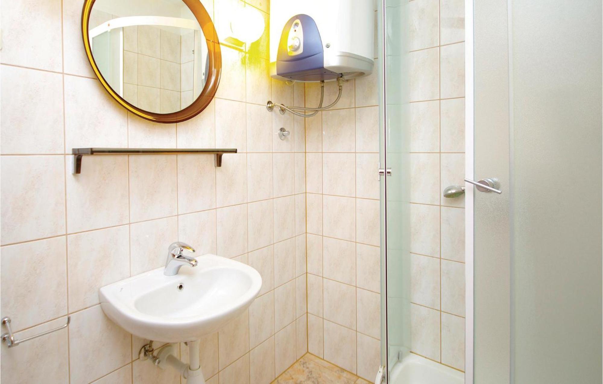Amazing Apartment In Kastel Sucurac With Kitchen Kaštela エクステリア 写真