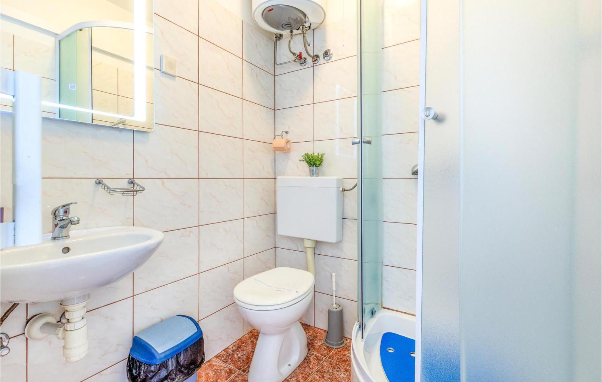 Amazing Apartment In Kastel Sucurac With Kitchen Kaštela エクステリア 写真