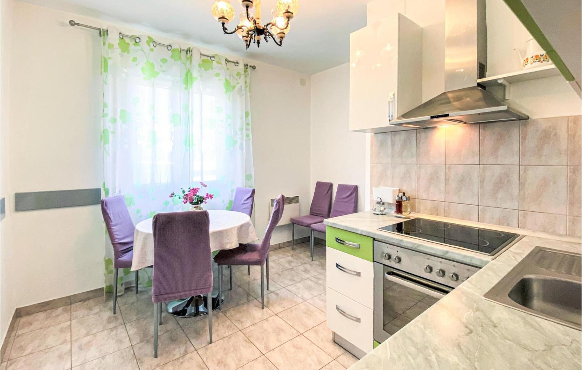 Amazing Apartment In Kastel Sucurac With Kitchen Kaštela エクステリア 写真