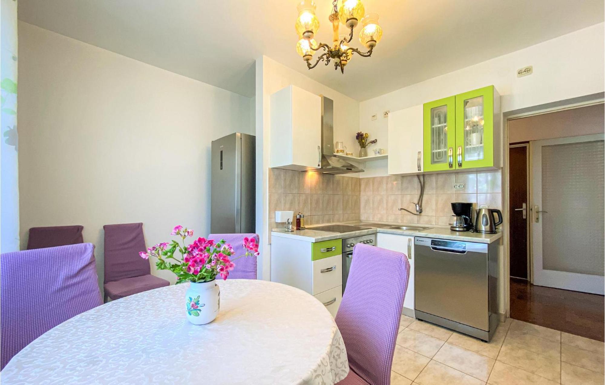 Amazing Apartment In Kastel Sucurac With Kitchen Kaštela エクステリア 写真