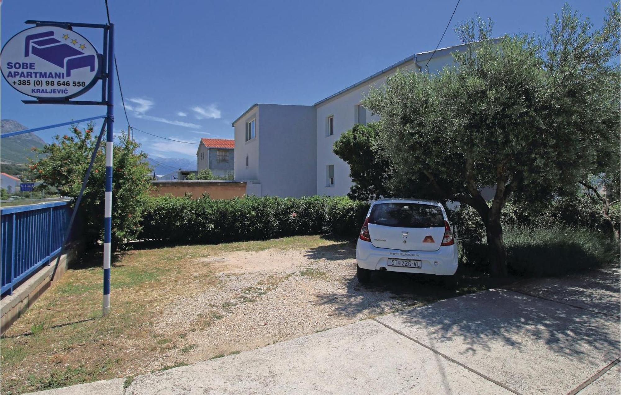 Amazing Apartment In Kastel Sucurac With Kitchen Kaštela エクステリア 写真